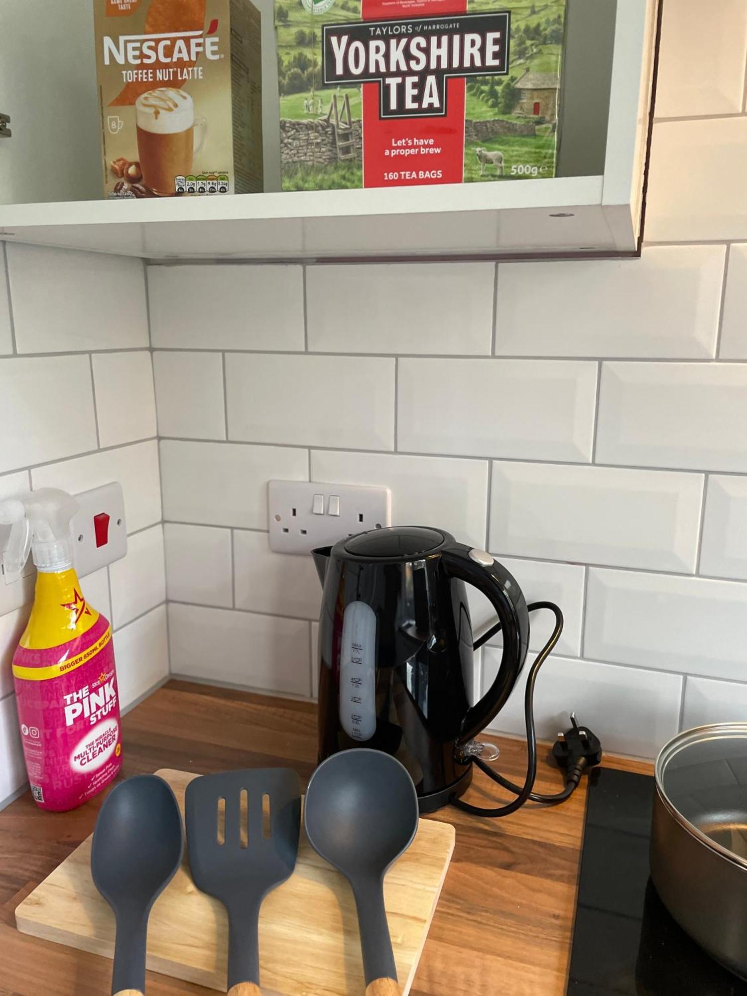 Luton Airport House, Opposite Airport Staff Parking * Luton (Bedfordshire)