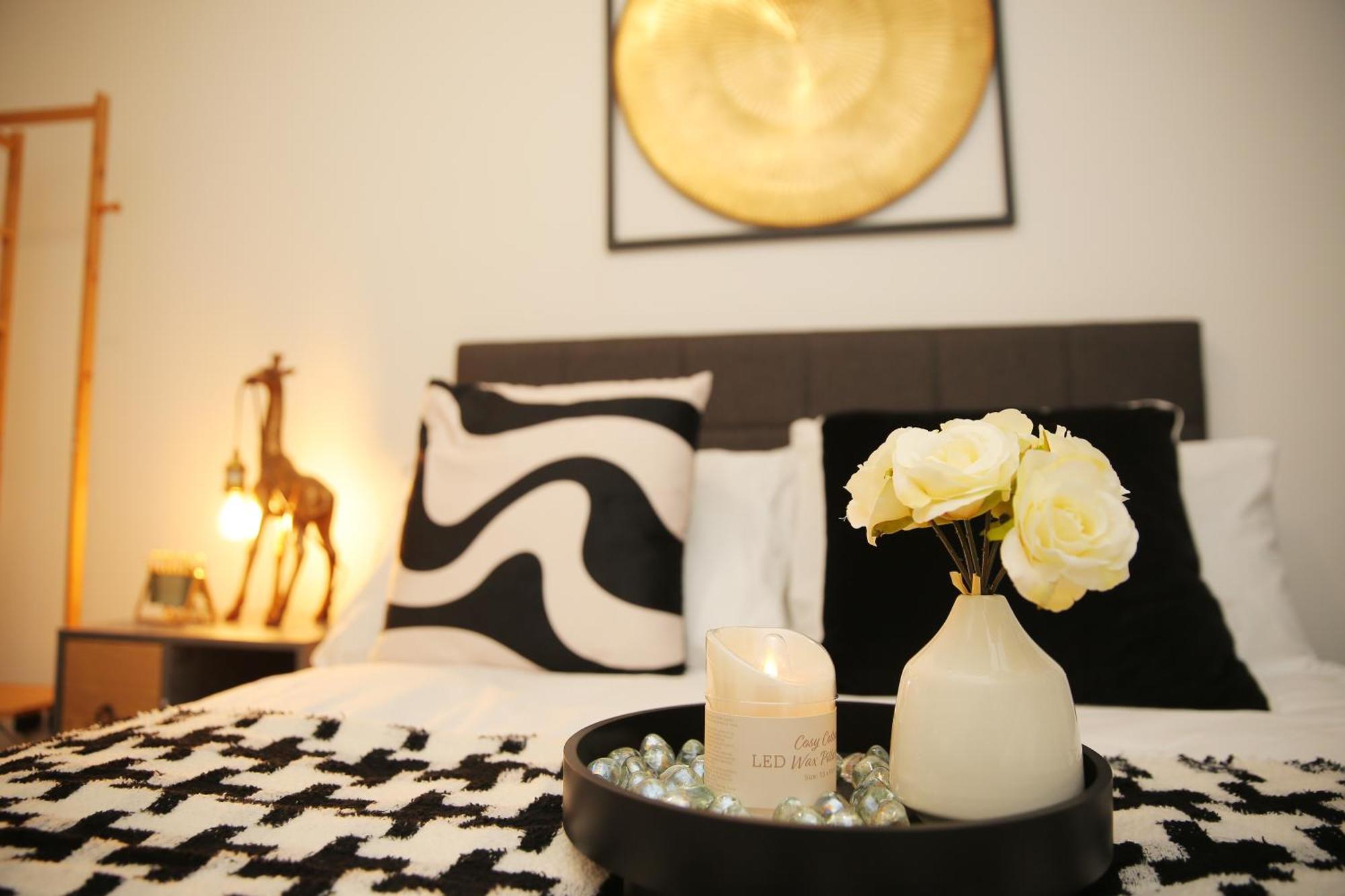 Luton Airport House, Opposite Airport Staff Parking Bed & Breakfast *